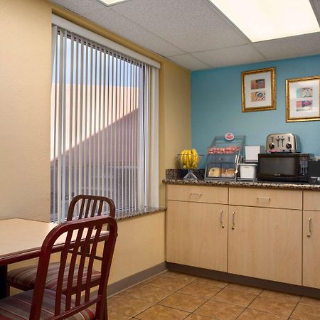 Super 8 By Wyndham Austin Downtown/Capitol Area Motel Eksteriør bilde