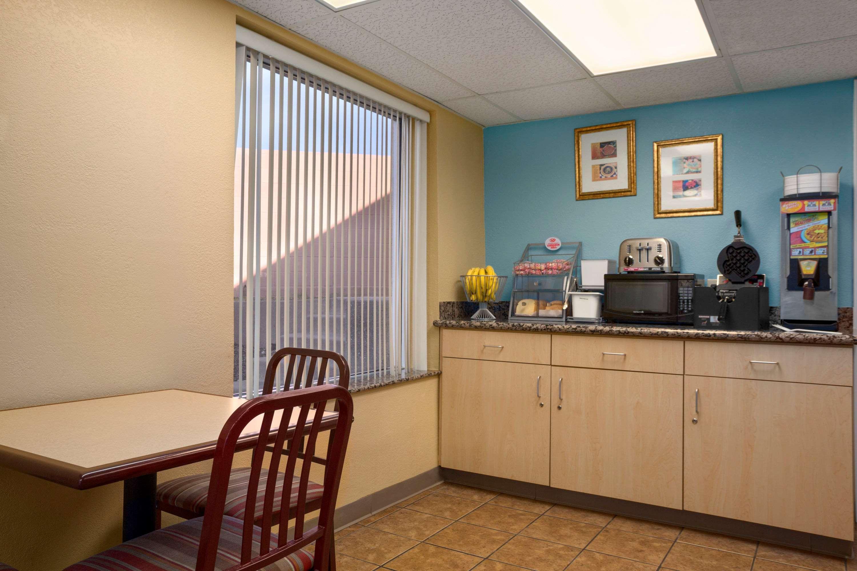 Super 8 By Wyndham Austin Downtown/Capitol Area Motel Eksteriør bilde
