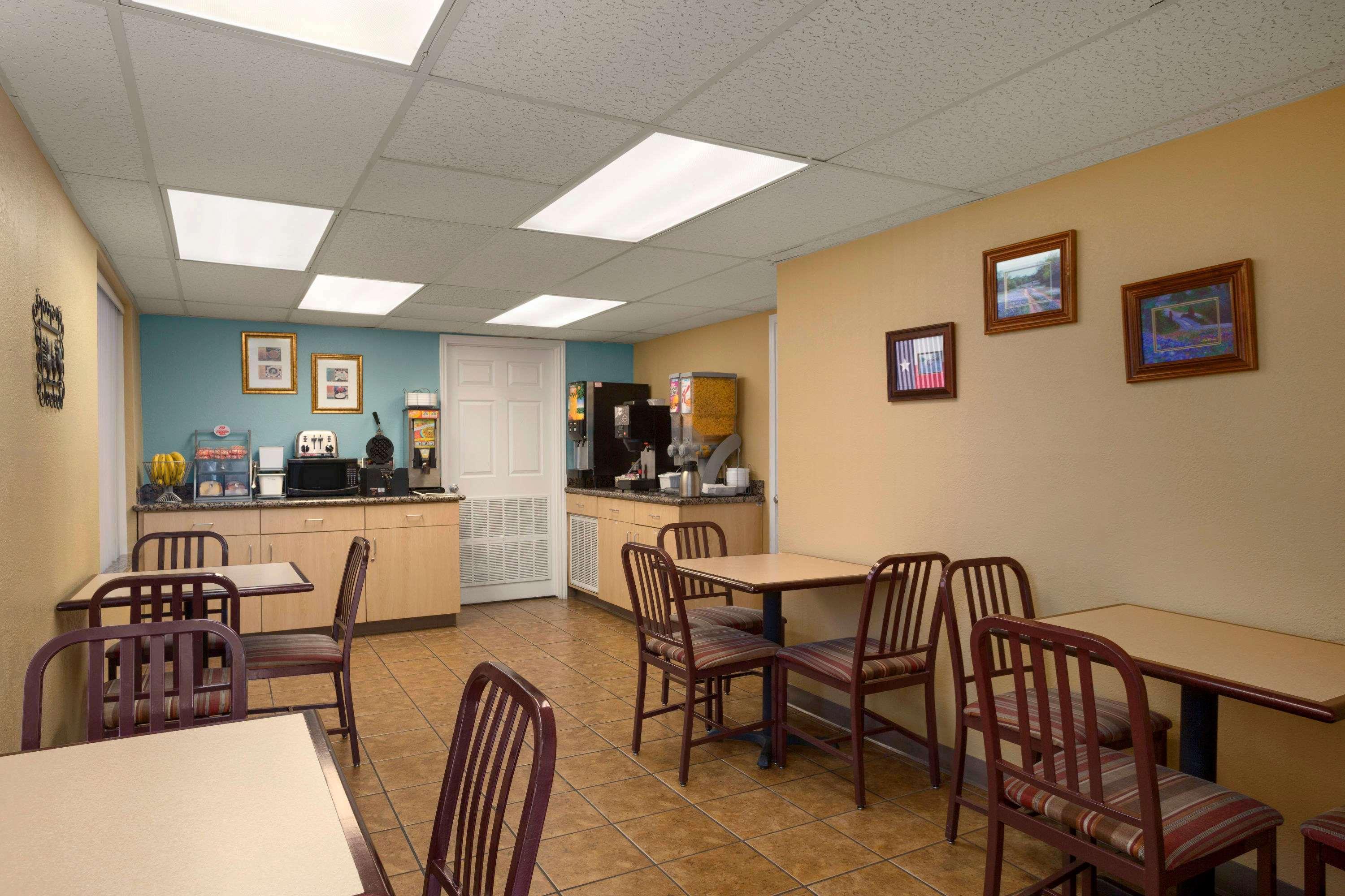 Super 8 By Wyndham Austin Downtown/Capitol Area Motel Eksteriør bilde