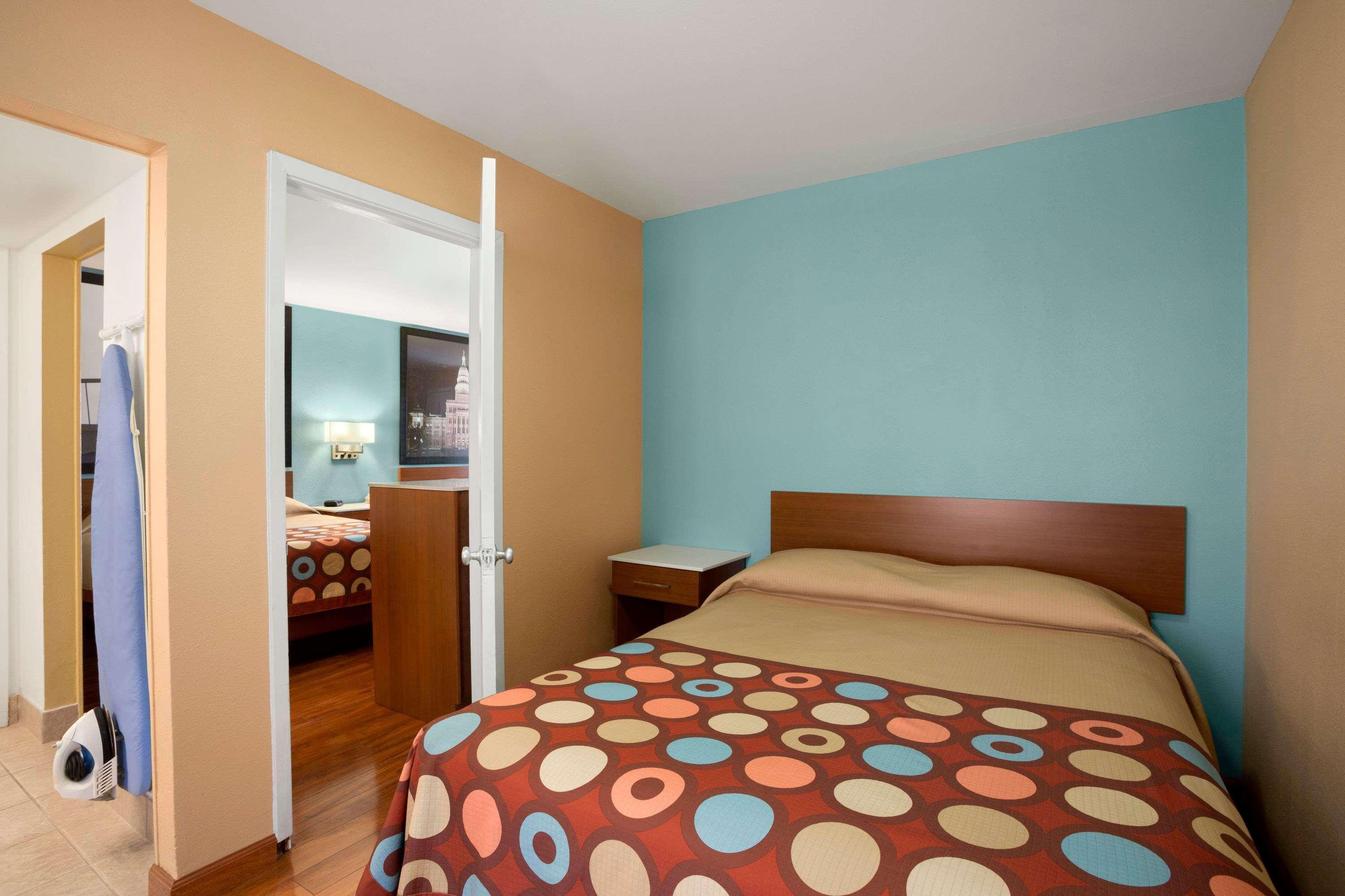 Super 8 By Wyndham Austin Downtown/Capitol Area Motel Eksteriør bilde