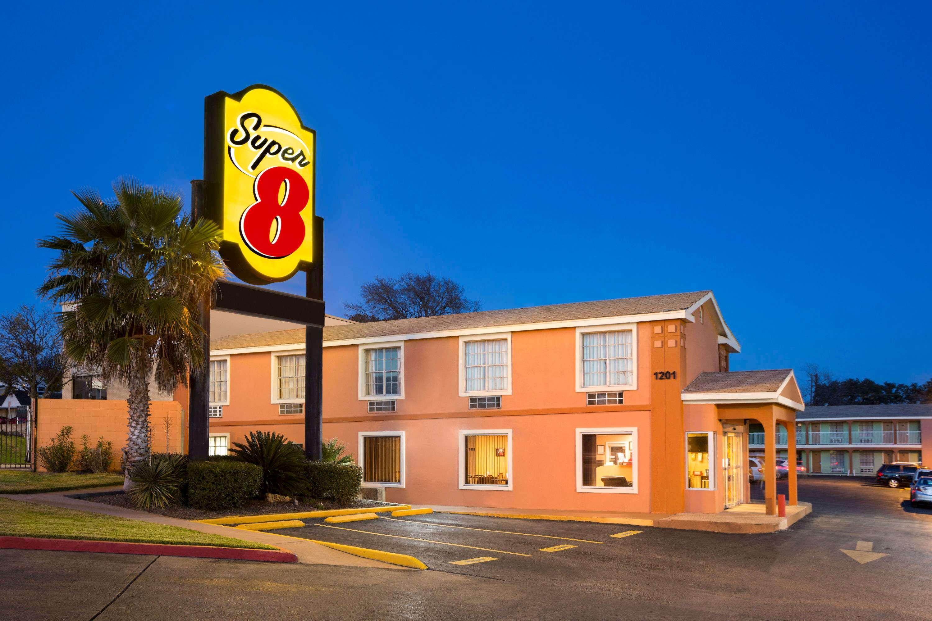 Super 8 By Wyndham Austin Downtown/Capitol Area Motel Eksteriør bilde